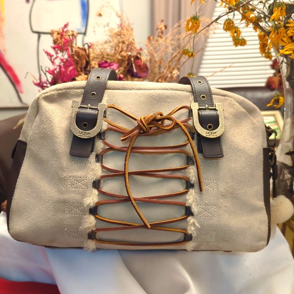 UGG ladies shoulder bag.